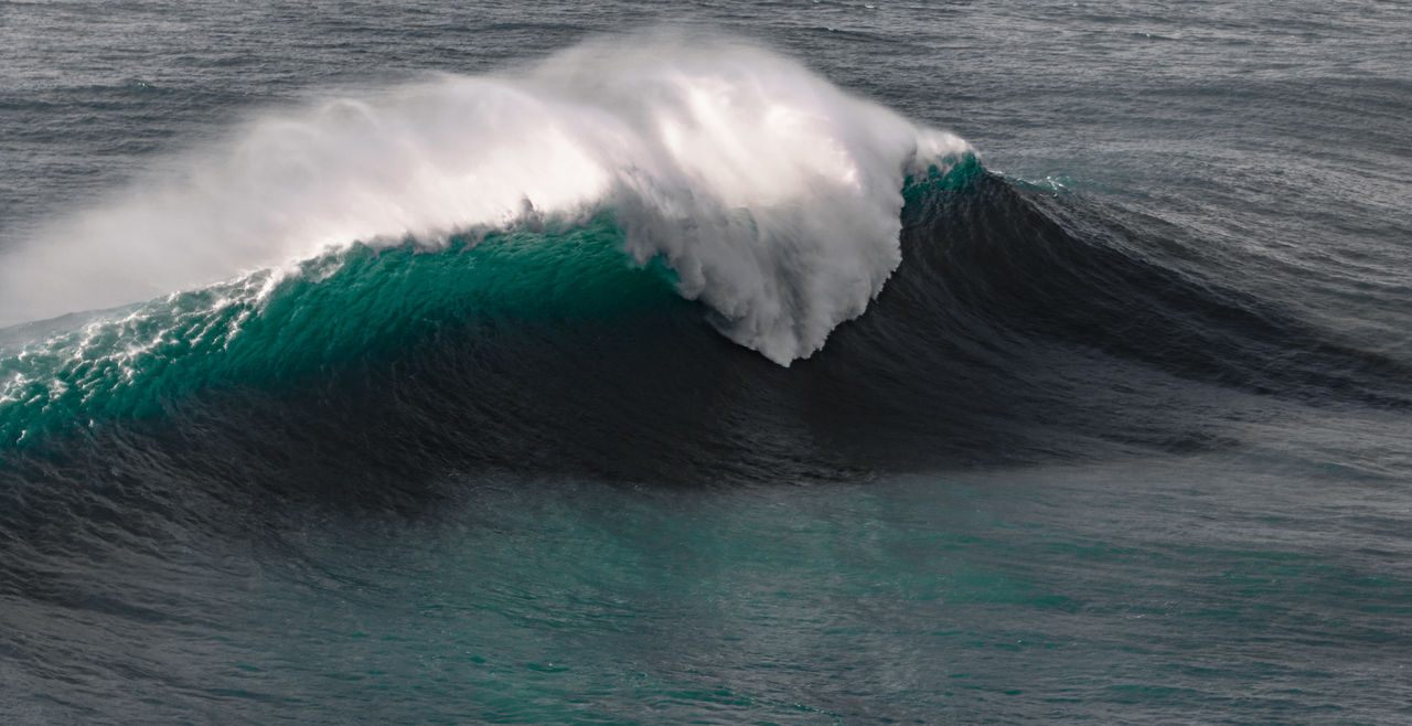 HIGH ANGLE VIEW OF SEA WAVE