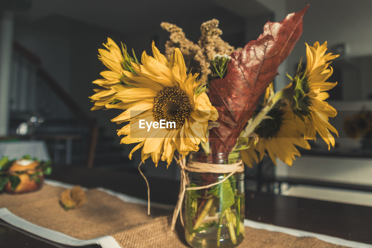 CLOSE-UP OF YELLOW FLOWER IN VASE