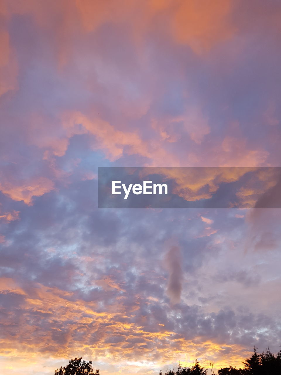 LOW ANGLE VIEW OF DRAMATIC SKY OVER CLOUDS