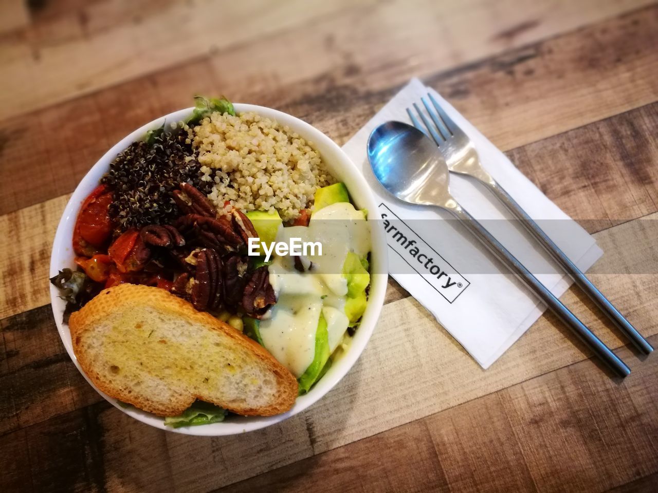 CLOSE-UP OF FOOD IN PLATE ON TABLE