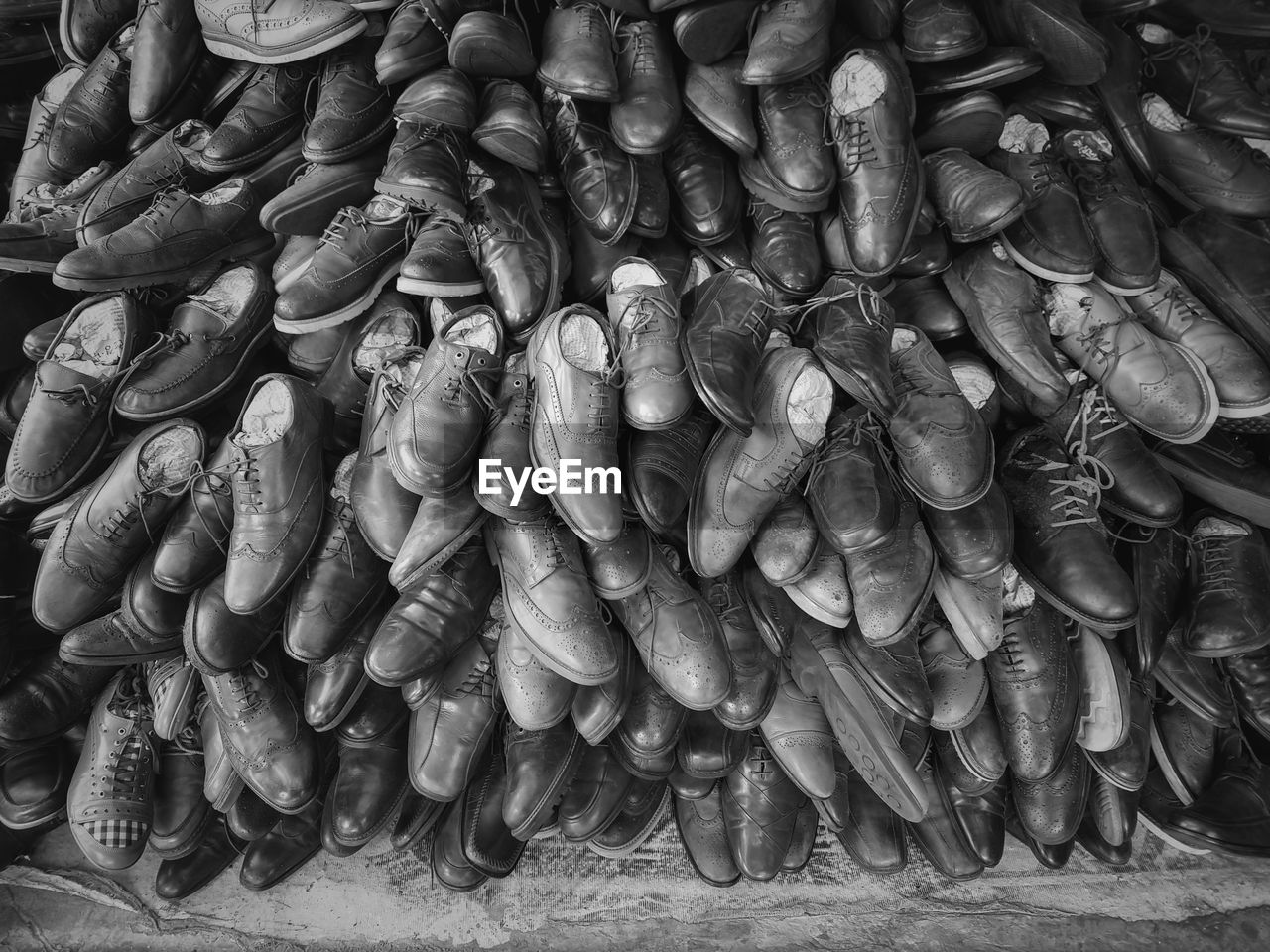 HIGH ANGLE VIEW OF VEGETABLES IN MARKET