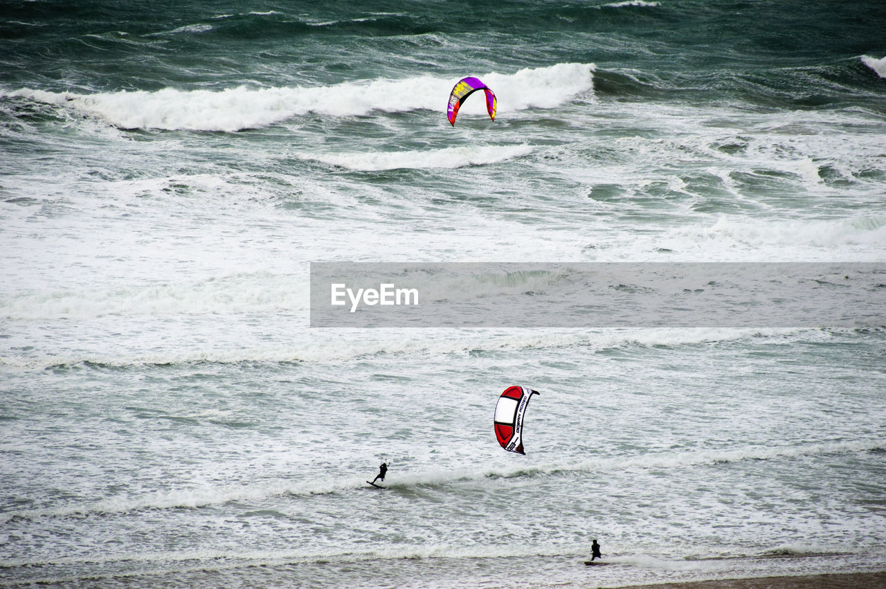 PERSON PARAGLIDING AGAINST SEA