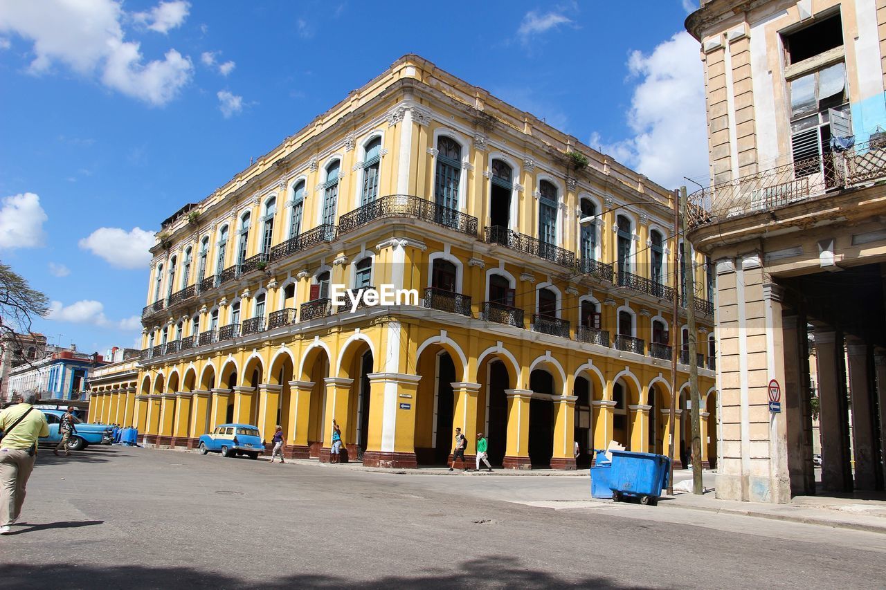 VIEW OF HISTORICAL BUILDING AGAINST SKY