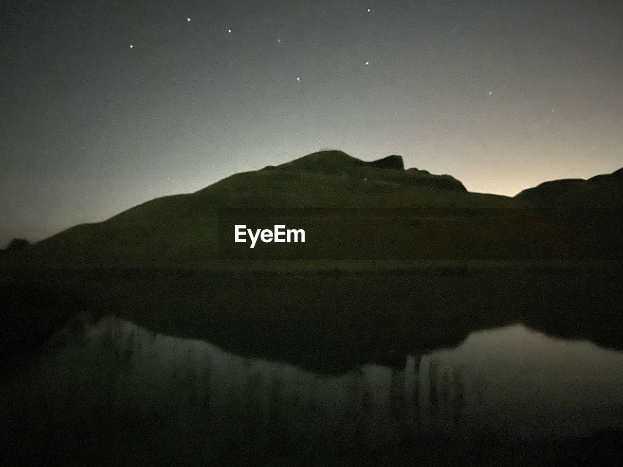 SCENIC VIEW OF SILHOUETTE MOUNTAIN AGAINST SKY AT NIGHT