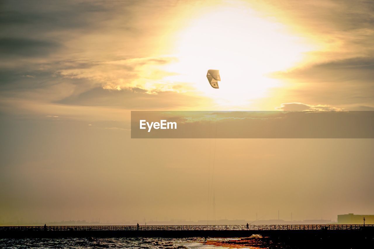 VIEW OF HOT AIR BALLOON AGAINST SKY