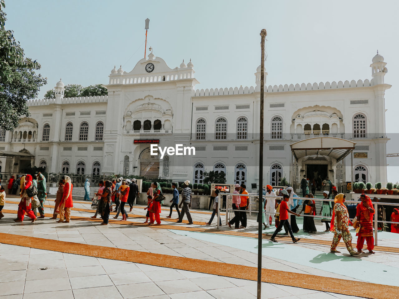 GROUP OF PEOPLE IN FRONT OF BUILDINGS