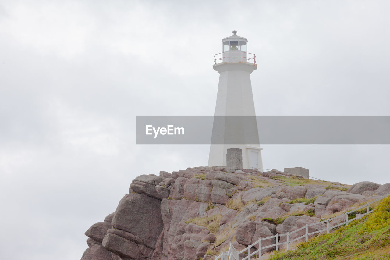 LOW ANGLE VIEW OF LIGHTHOUSE AGAINST SKY AND BUILDING