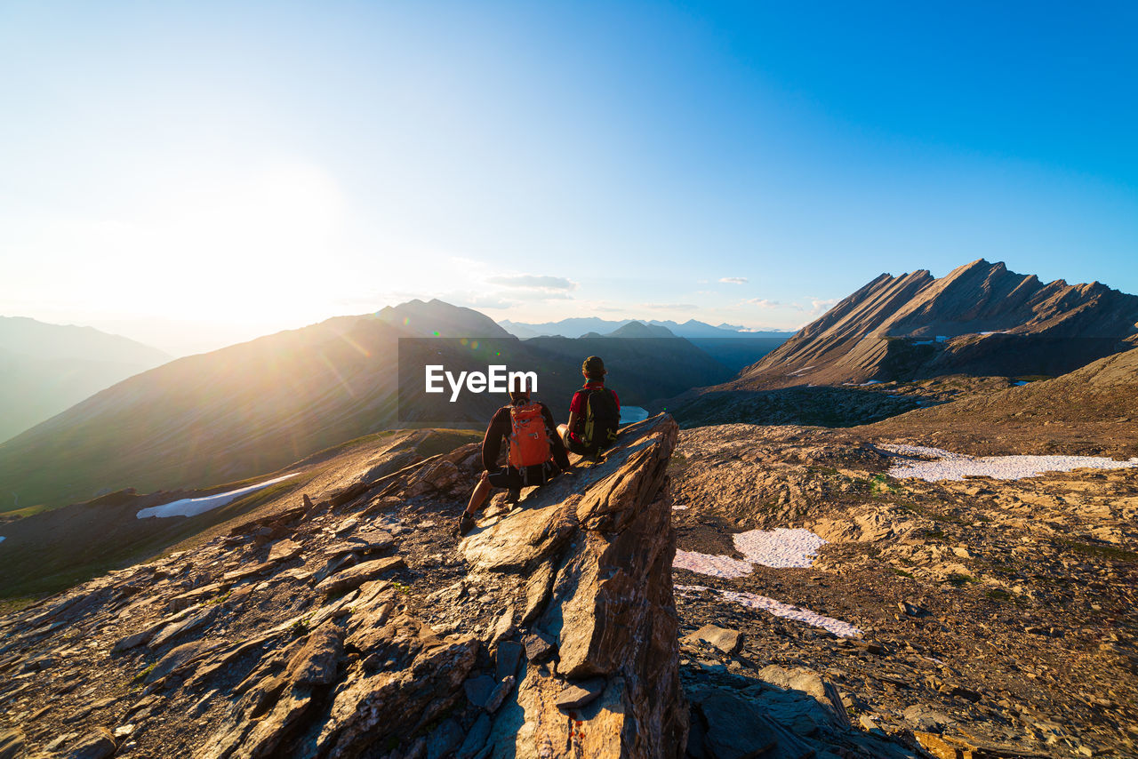 PANORAMIC VIEW OF PEOPLE ON MOUNTAINS AGAINST SKY