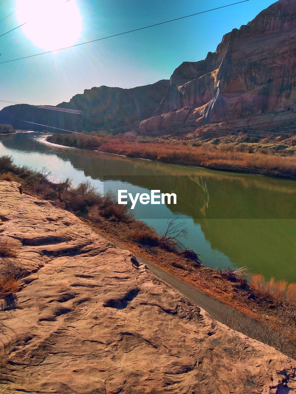 SCENIC VIEW OF LAKE AGAINST MOUNTAINS