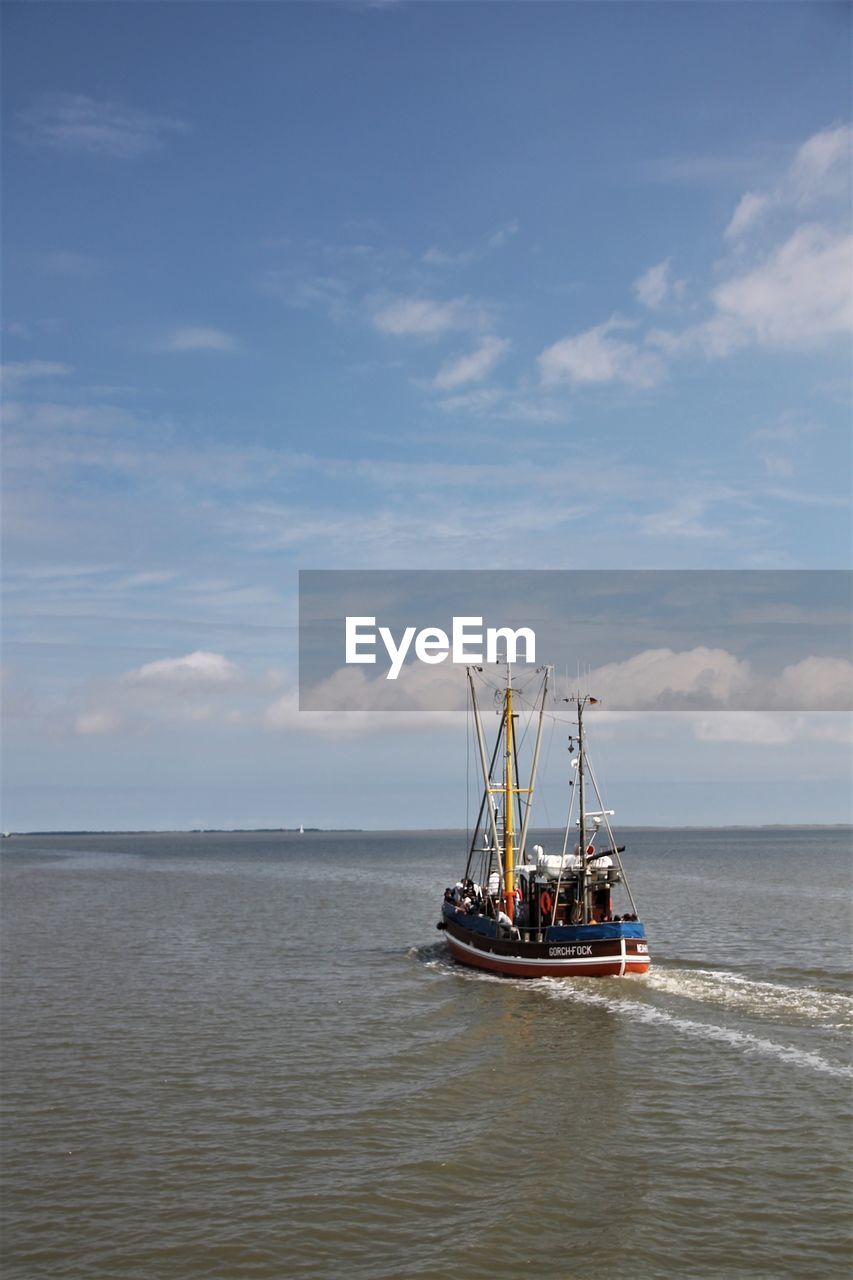 VIEW OF SAILBOAT IN SEA AGAINST SKY