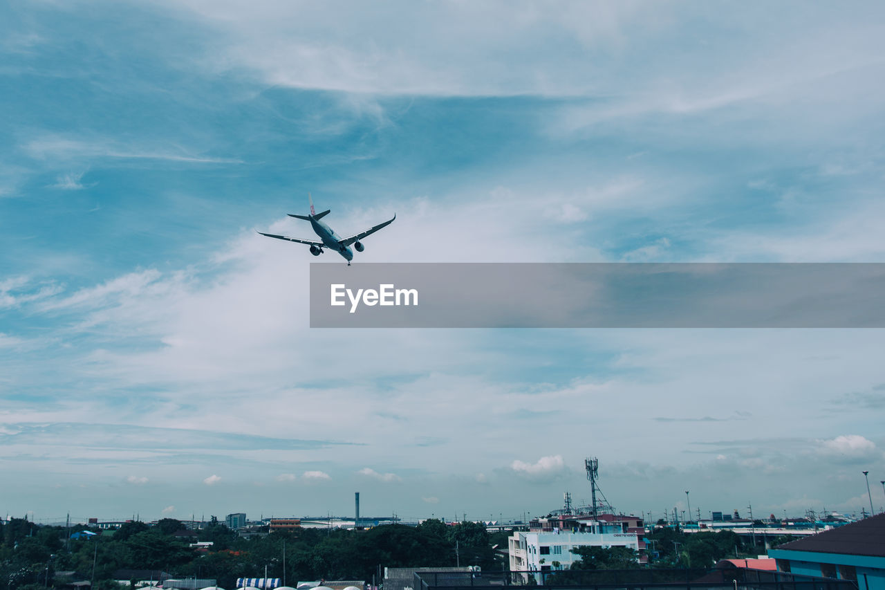 LOW ANGLE VIEW OF AIRPLANE IN SKY