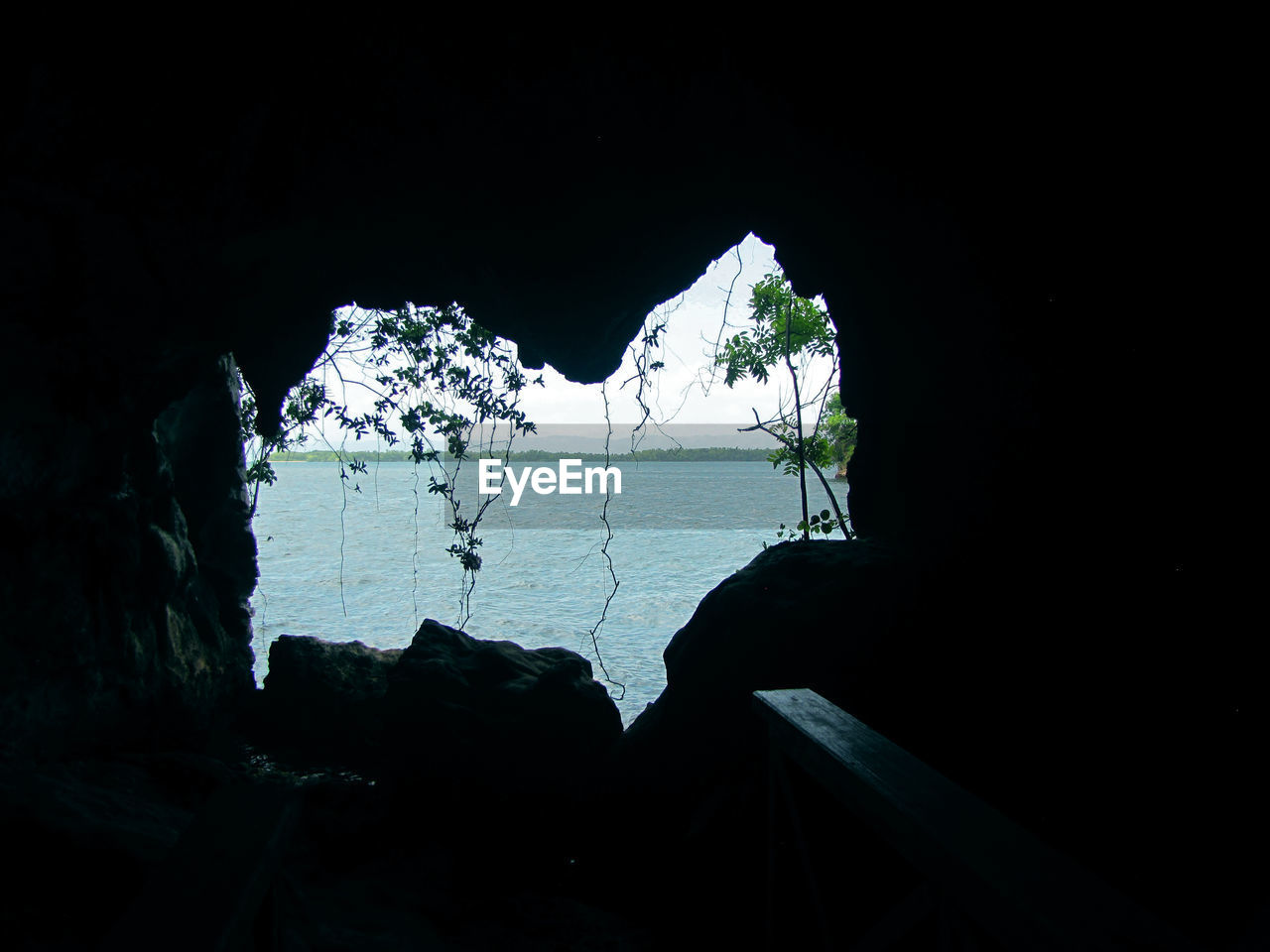 SCENIC VIEW OF SEA SEEN THROUGH CAVE IN WINTER