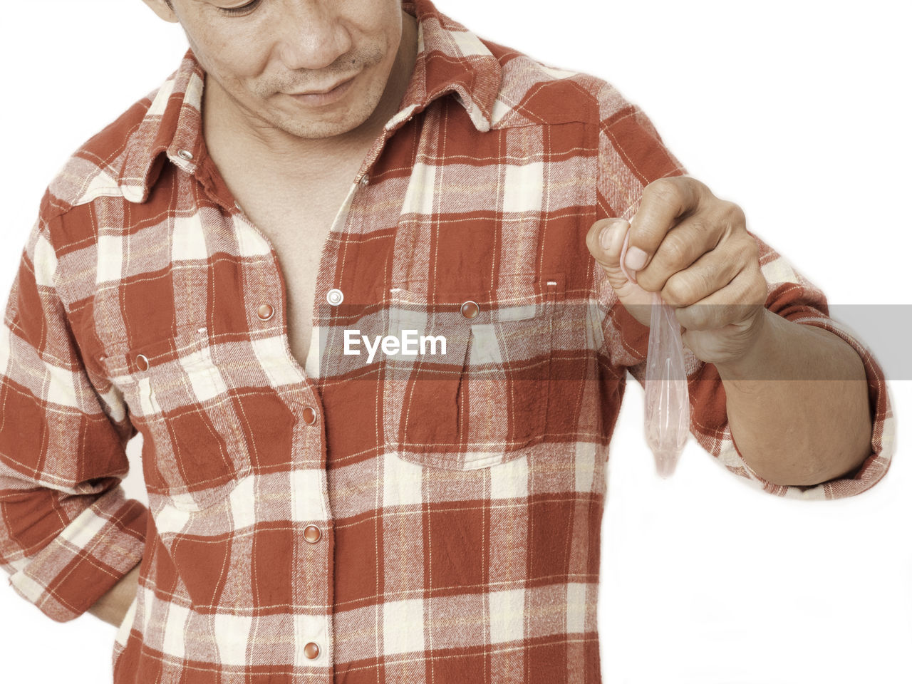 CLOSE-UP OF MAN STANDING AGAINST GRAY BACKGROUND