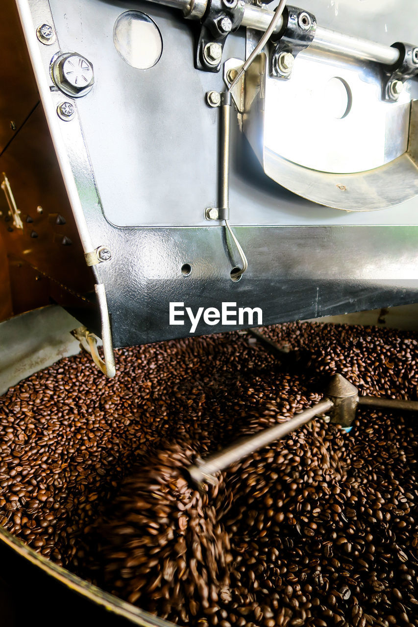 HIGH ANGLE VIEW OF COFFEE BEANS IN CONTAINER