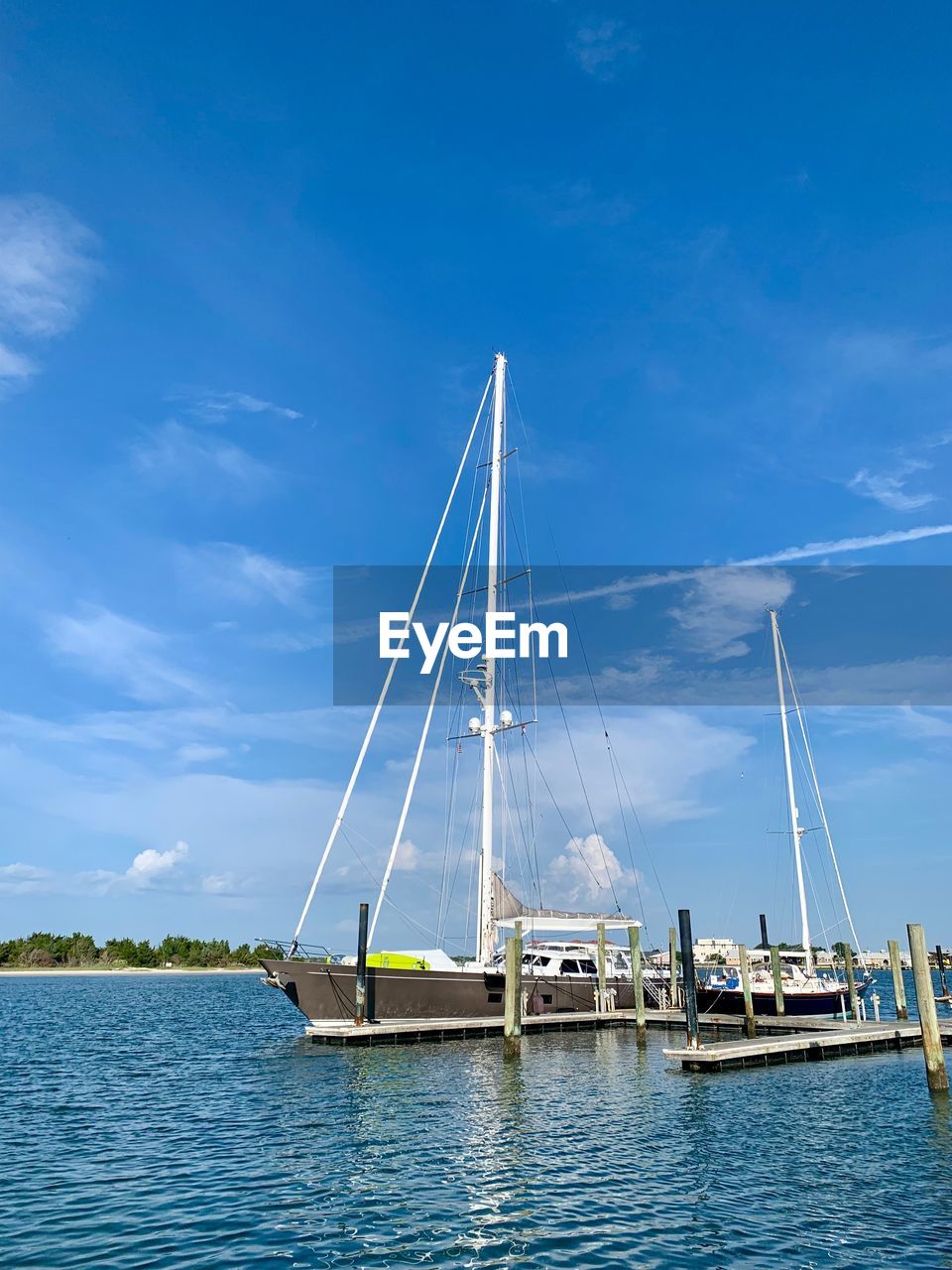 SAILBOATS IN SEA AGAINST SKY