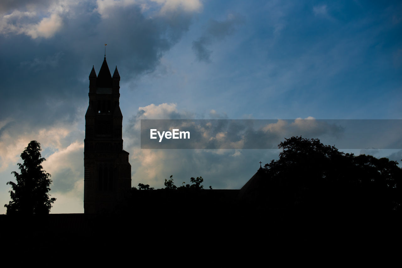 LOW ANGLE VIEW OF CLOUDY SKY