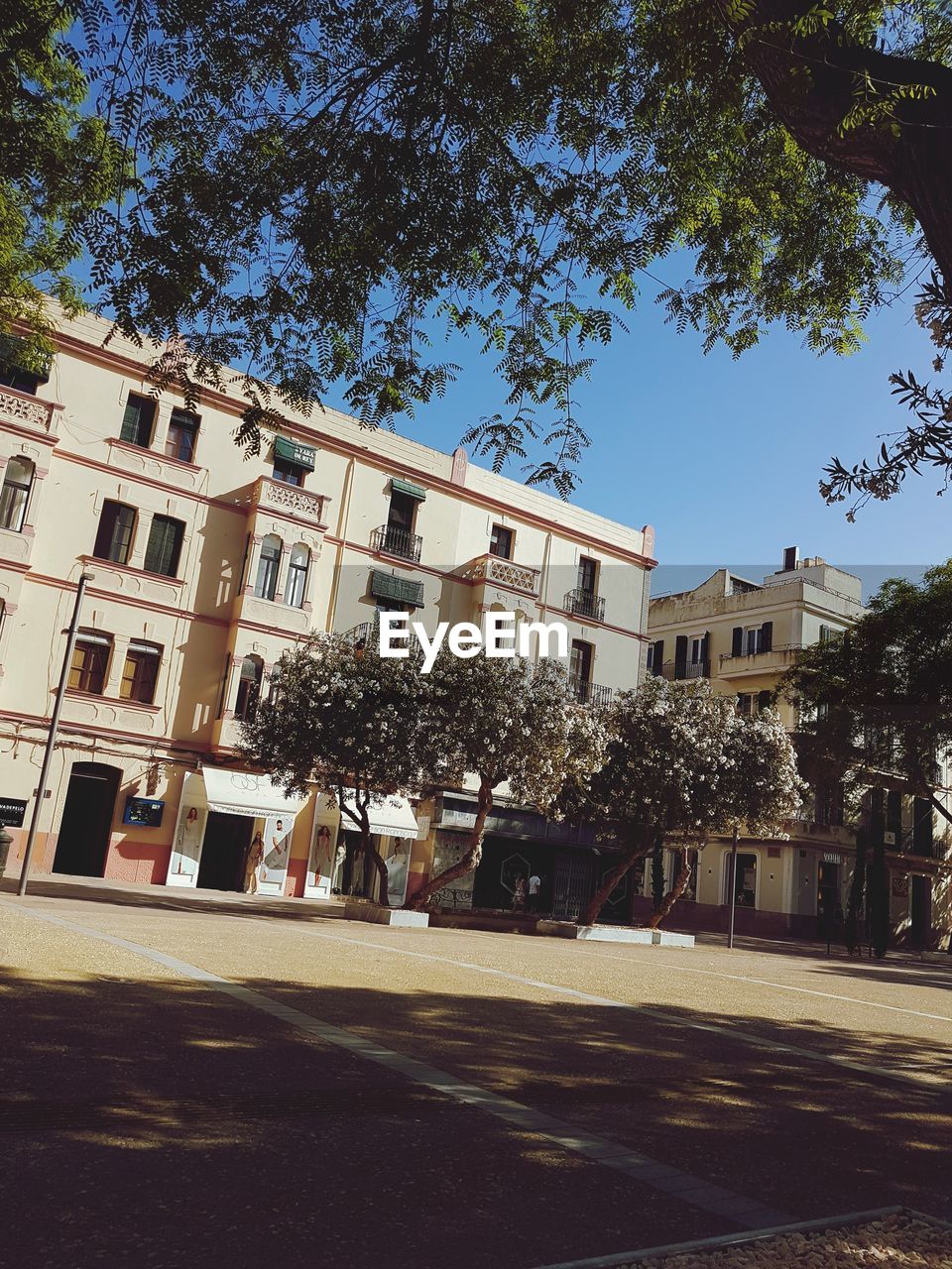 VIEW OF BUILDINGS IN CITY