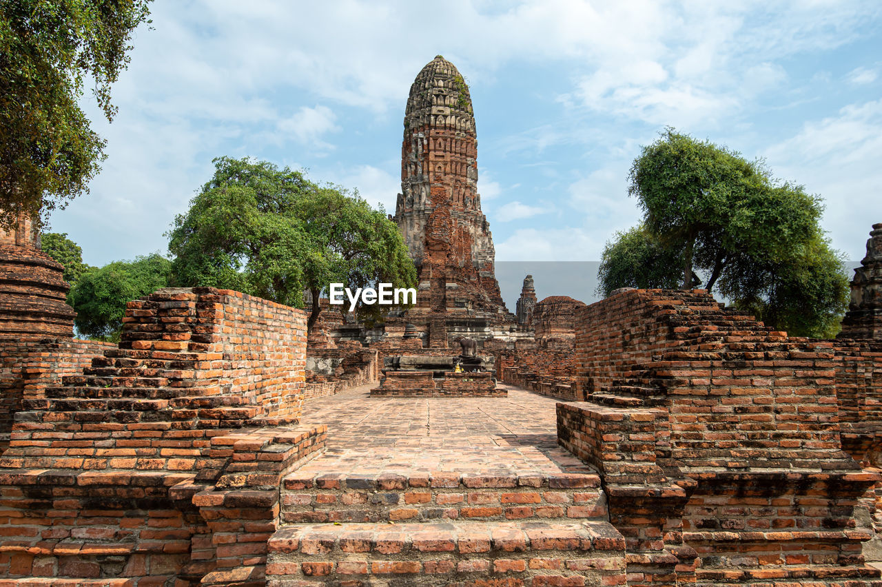 Old ruins of building against sky in ayutthaya