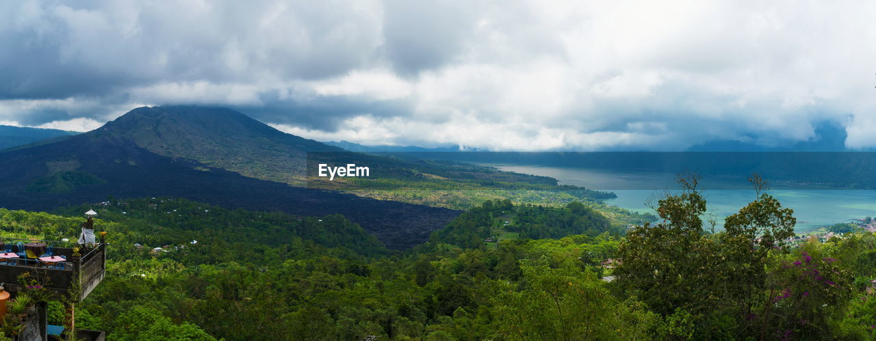 PANORAMIC VIEW OF MOUNTAINS AGAINST SKY