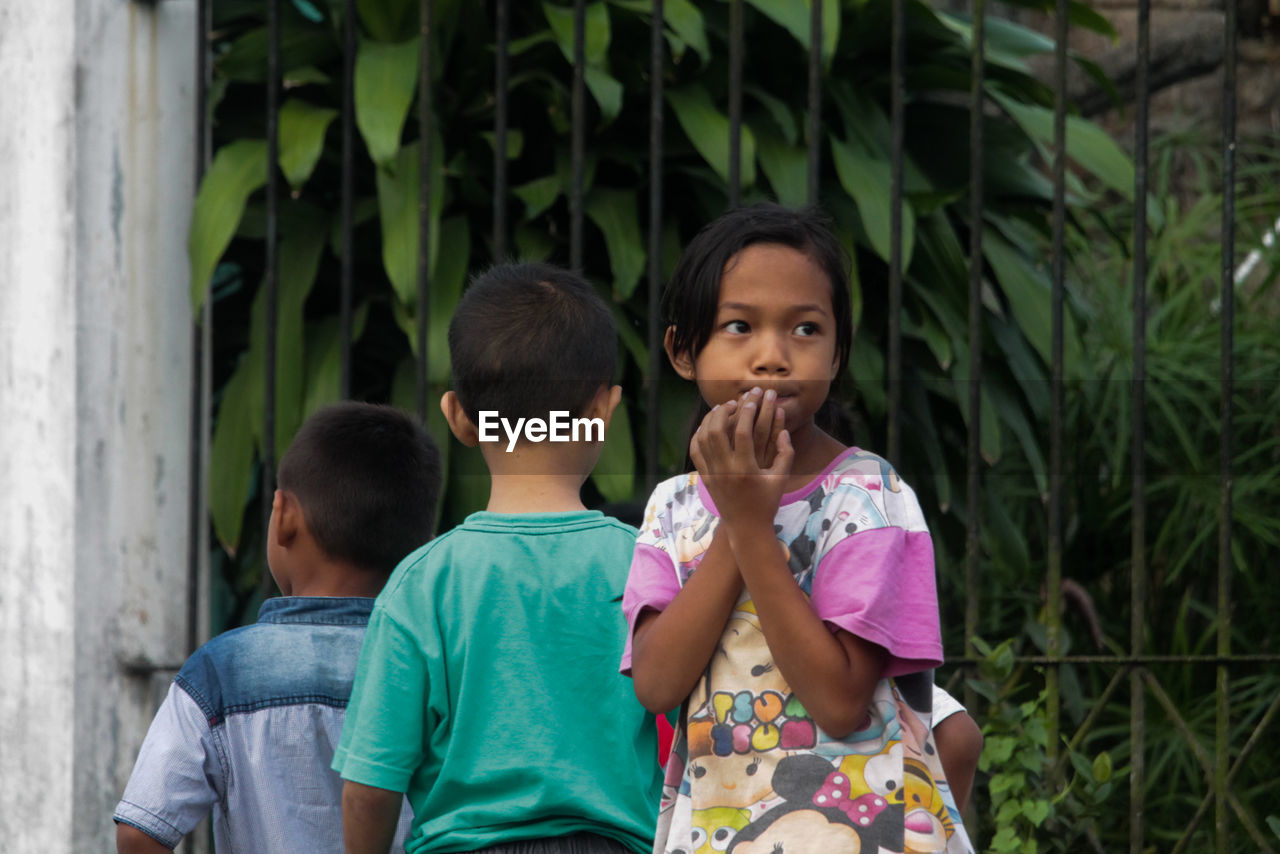 CHILDREN AND DAUGHTER IN PARK