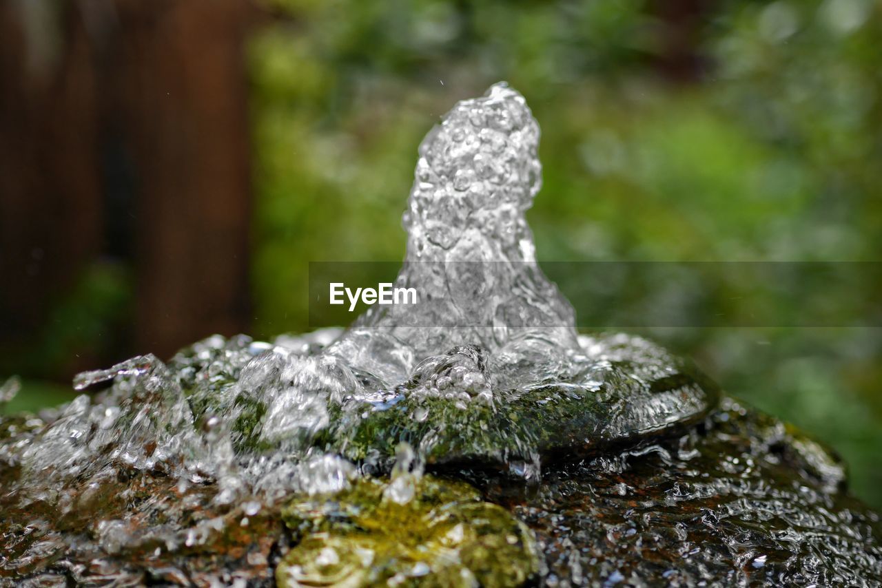 CLOSE-UP OF WATER FLOWING ON ROCK