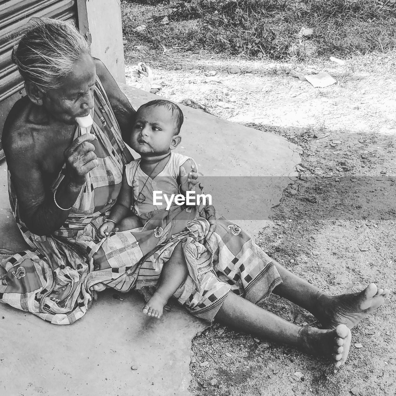 HIGH ANGLE VIEW OF MOTHER AND DAUGHTER ON FLOOR