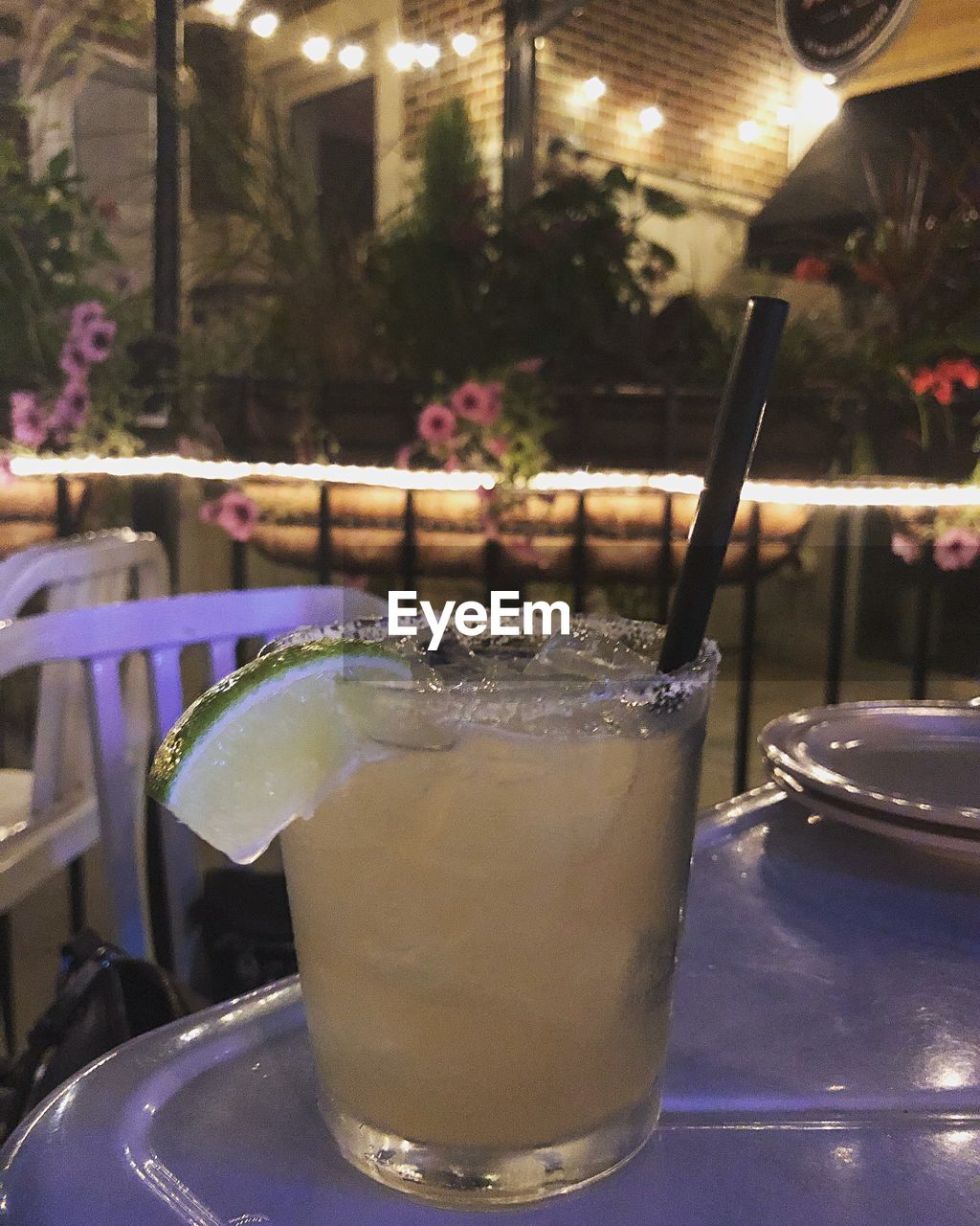 CLOSE-UP OF DRINK IN GLASS ON TABLE