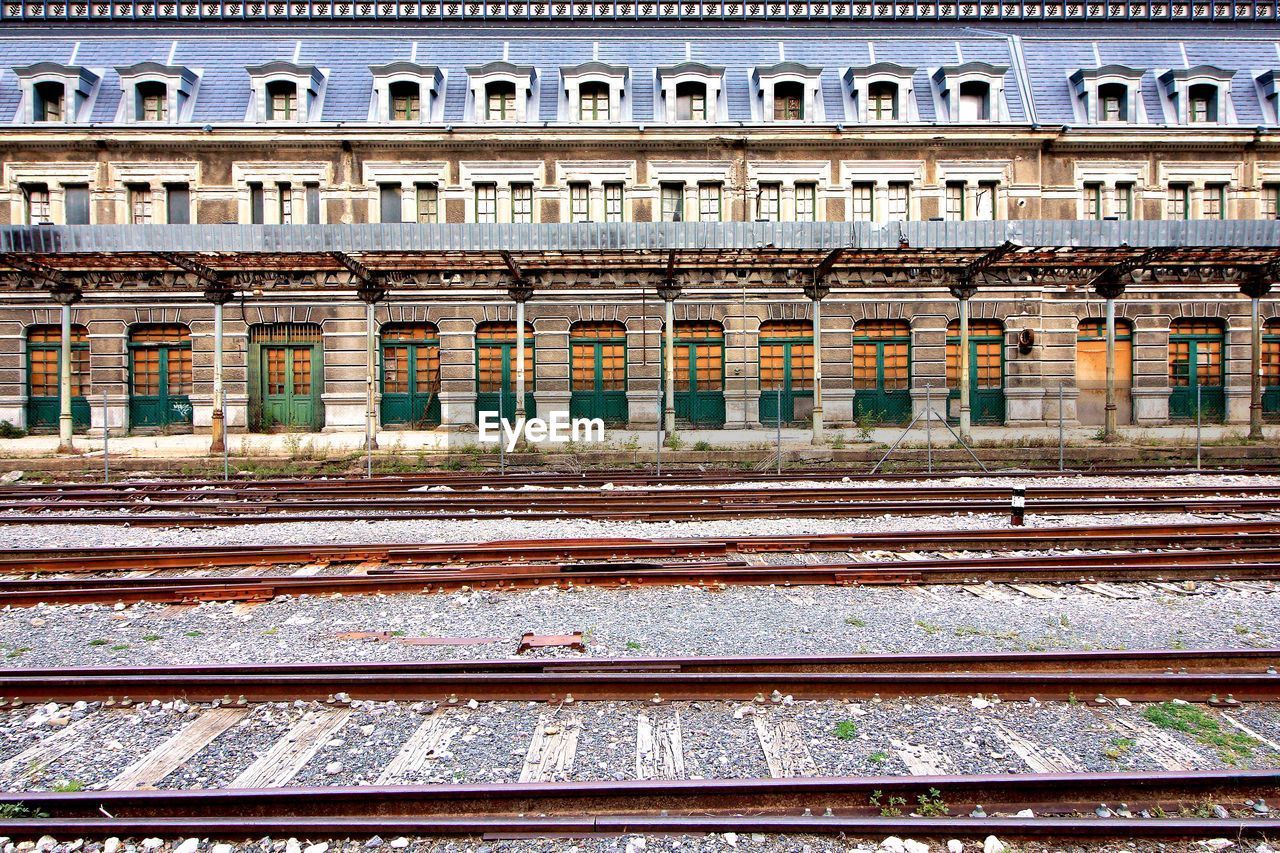 RAILROAD TRACKS BY BUILDING