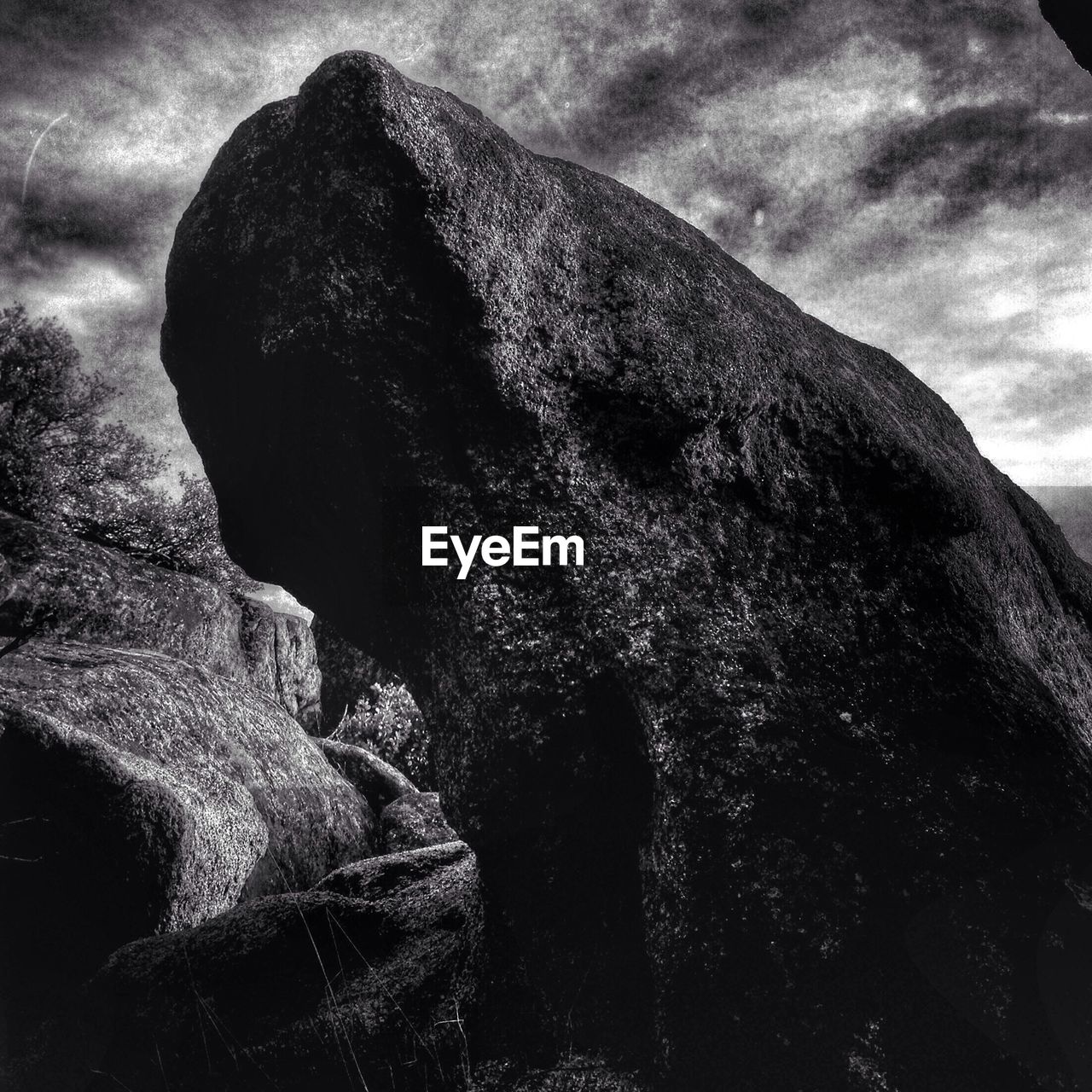 VIEW OF ROCKS AGAINST SKY