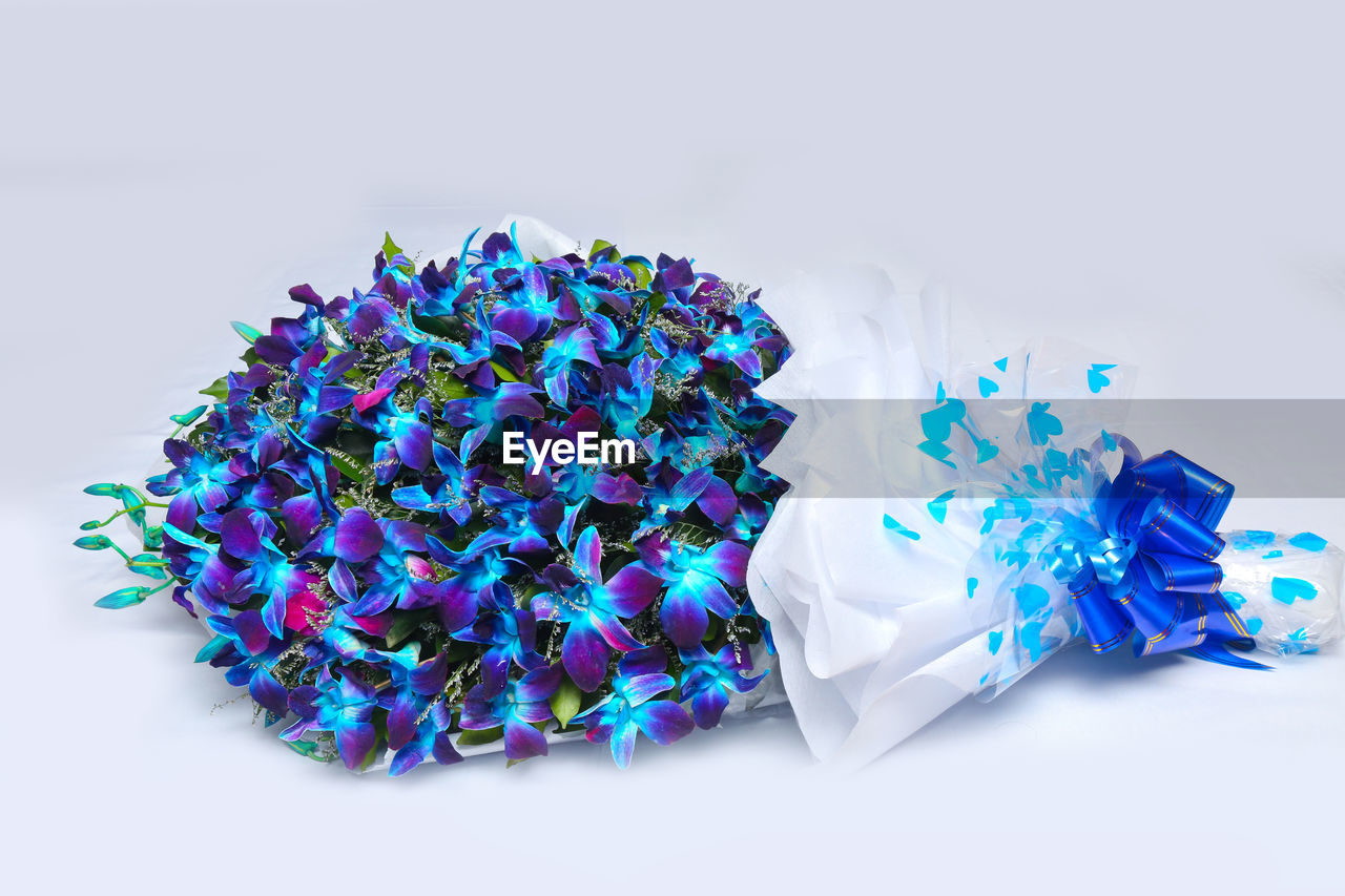 HIGH ANGLE VIEW OF MULTI COLORED CAKE