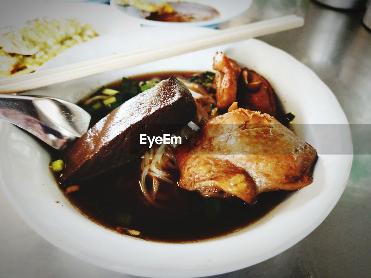 CLOSE-UP OF MEAL SERVED IN BOWL