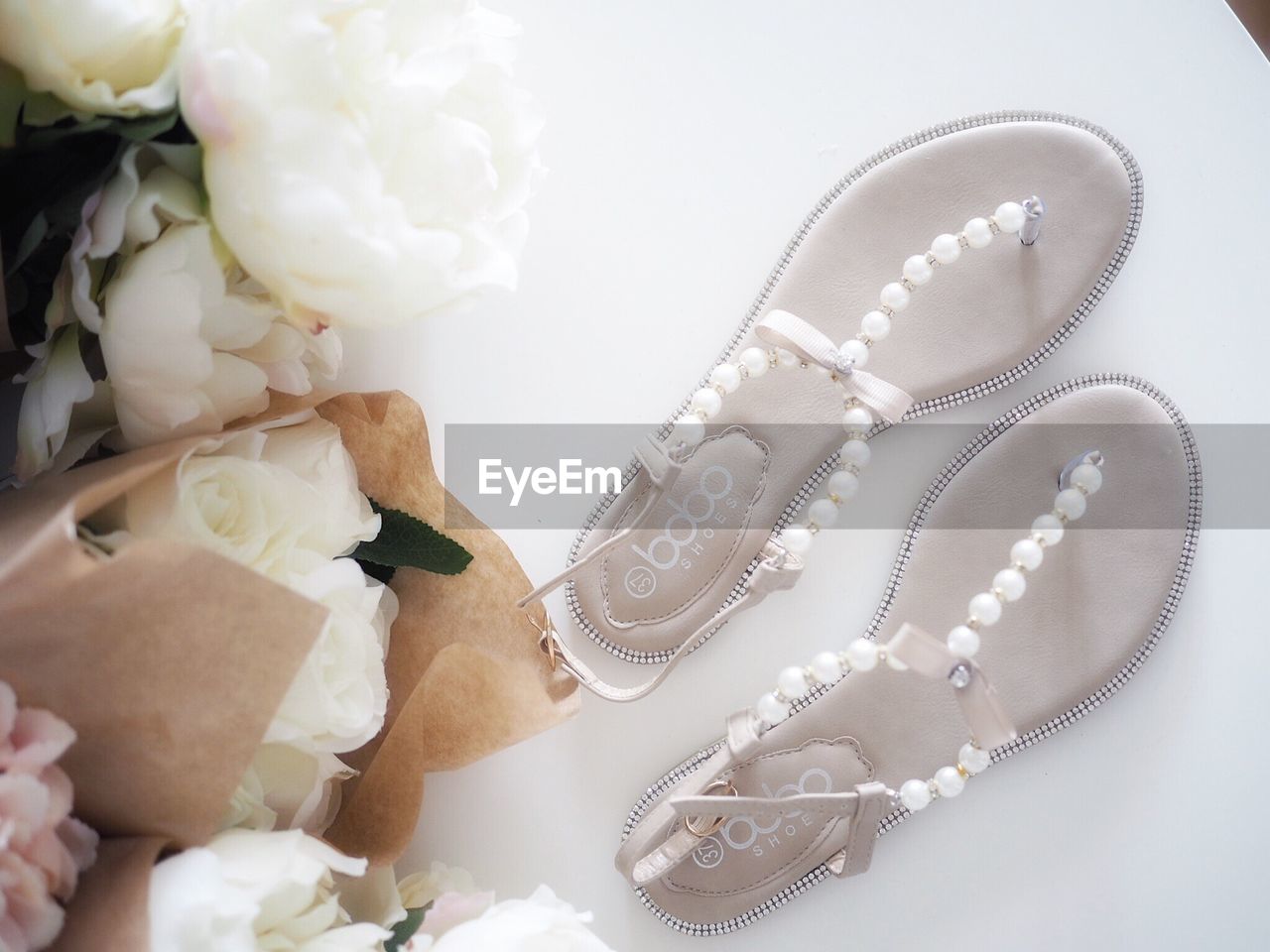 CLOSE-UP OF WHITE FOOD ON TABLE