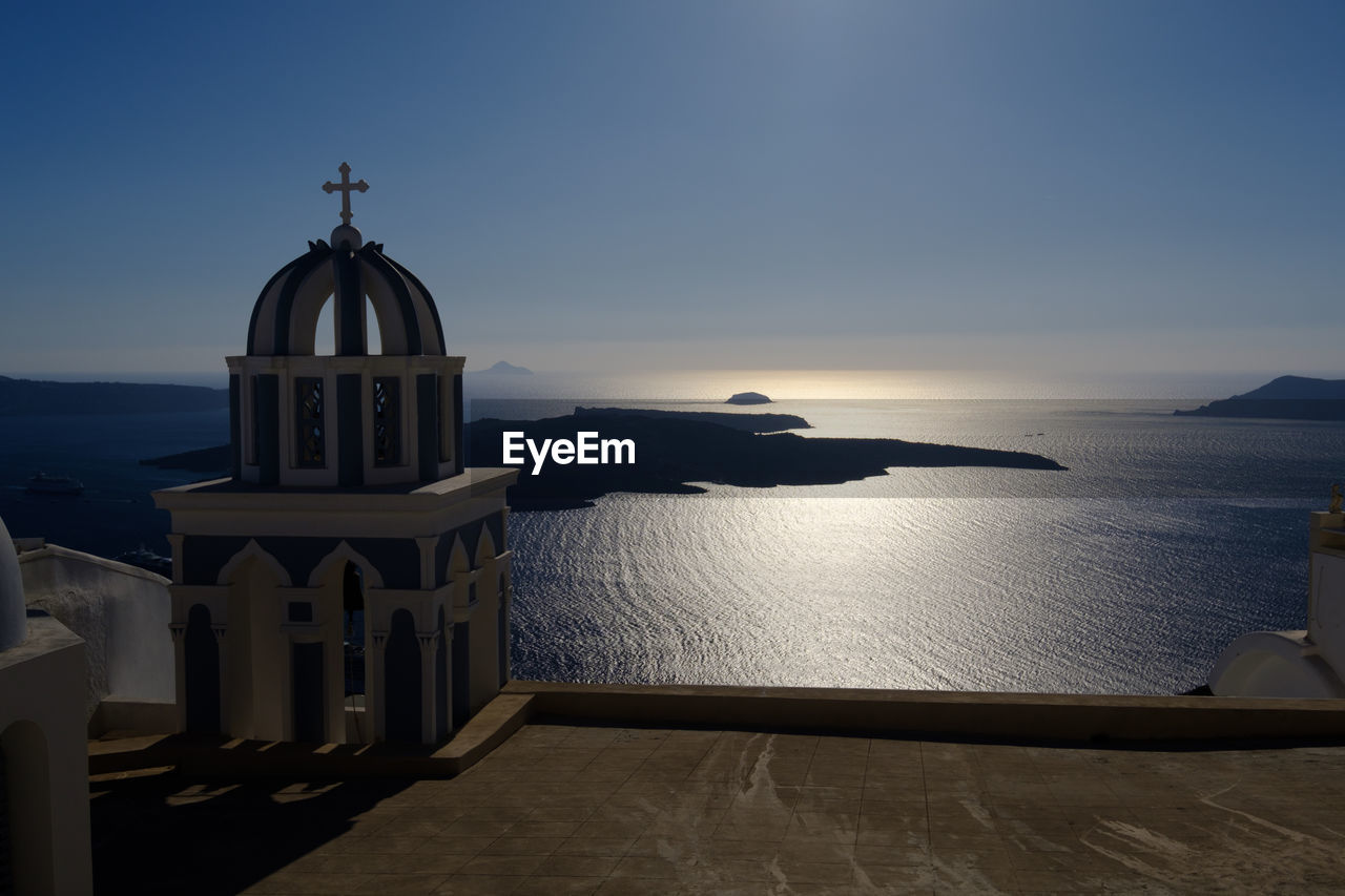 VIEW OF SEA AND BUILDING AGAINST SKY