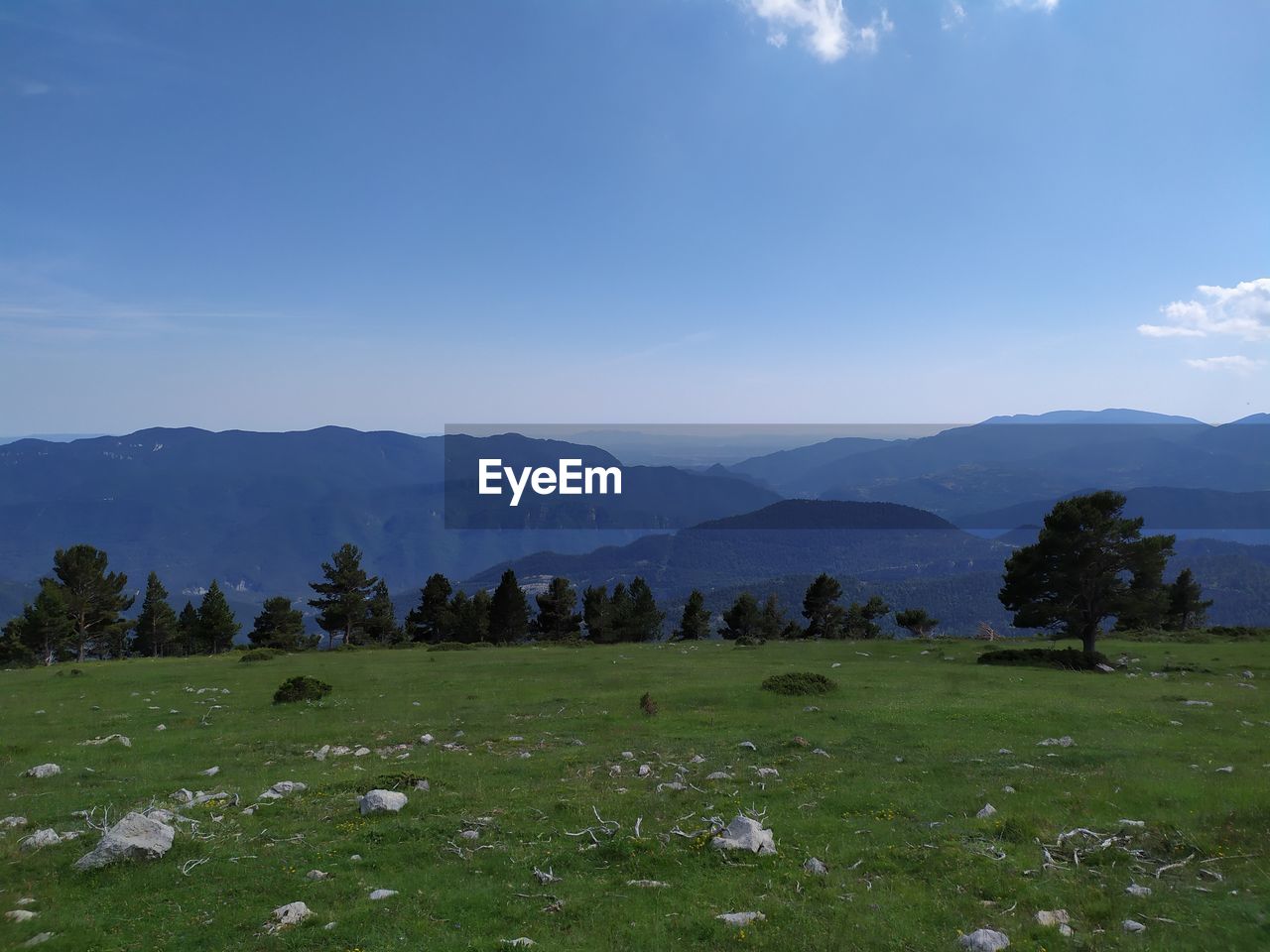 SCENIC VIEW OF FIELD AND MOUNTAINS AGAINST SKY