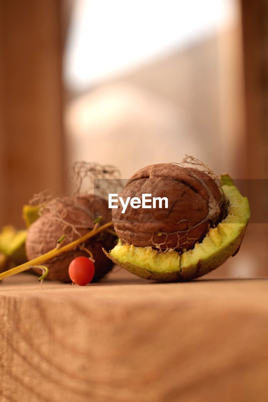 CLOSE-UP OF FRESH FRUITS ON TABLE