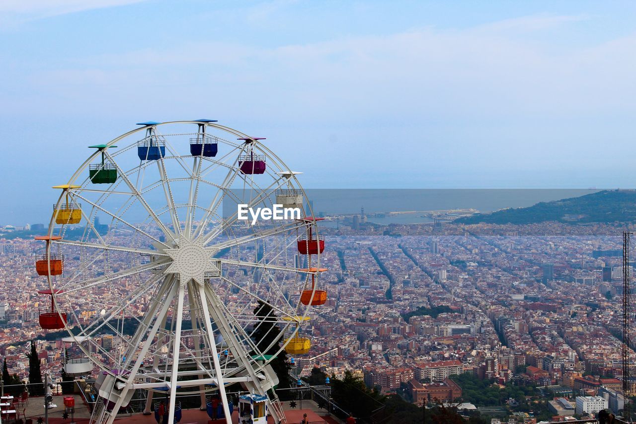 FERRIS WHEEL IN CITY AT AMUSEMENT PARK