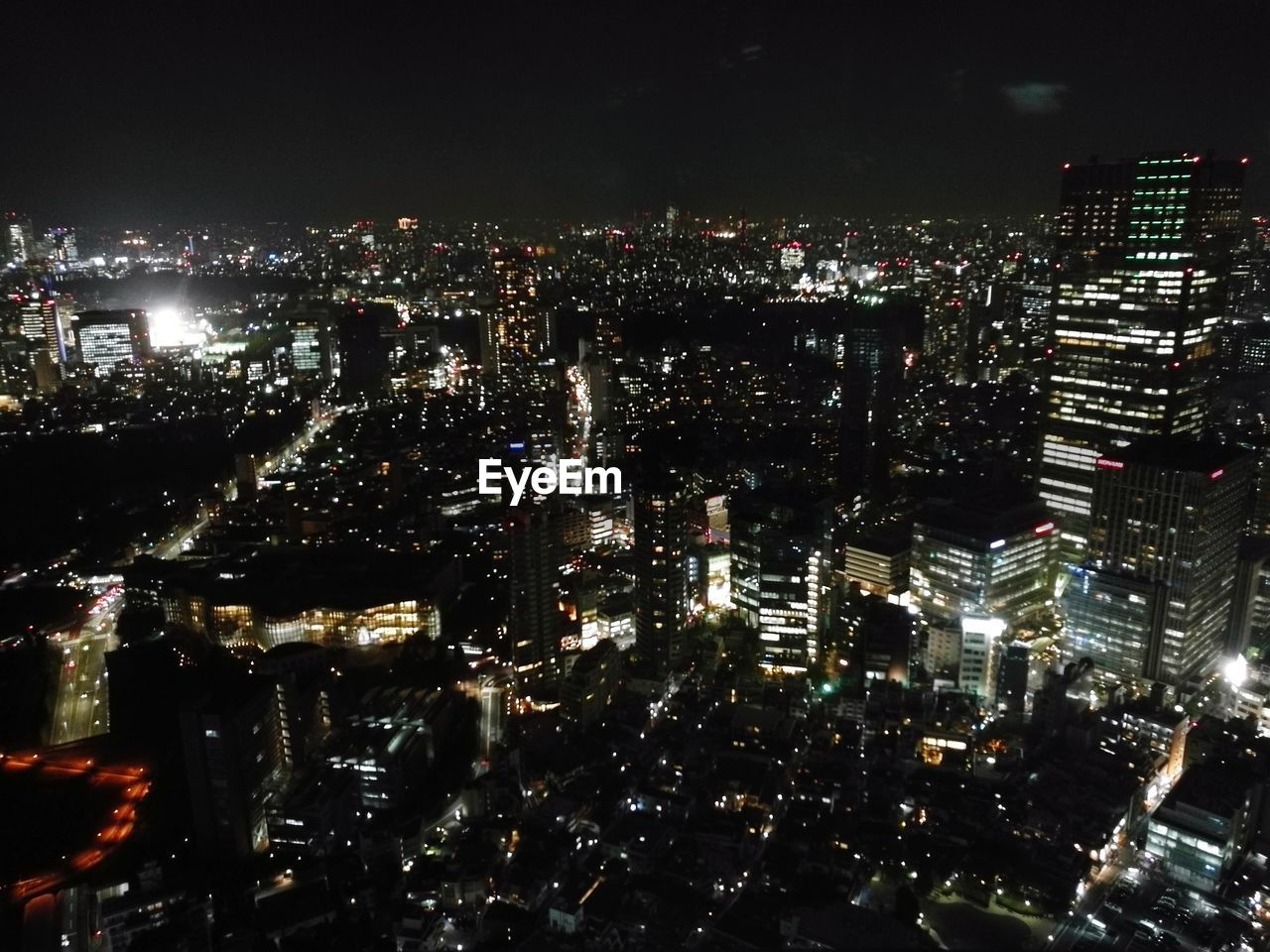 ILLUMINATED CITYSCAPE AGAINST SKY AT NIGHT