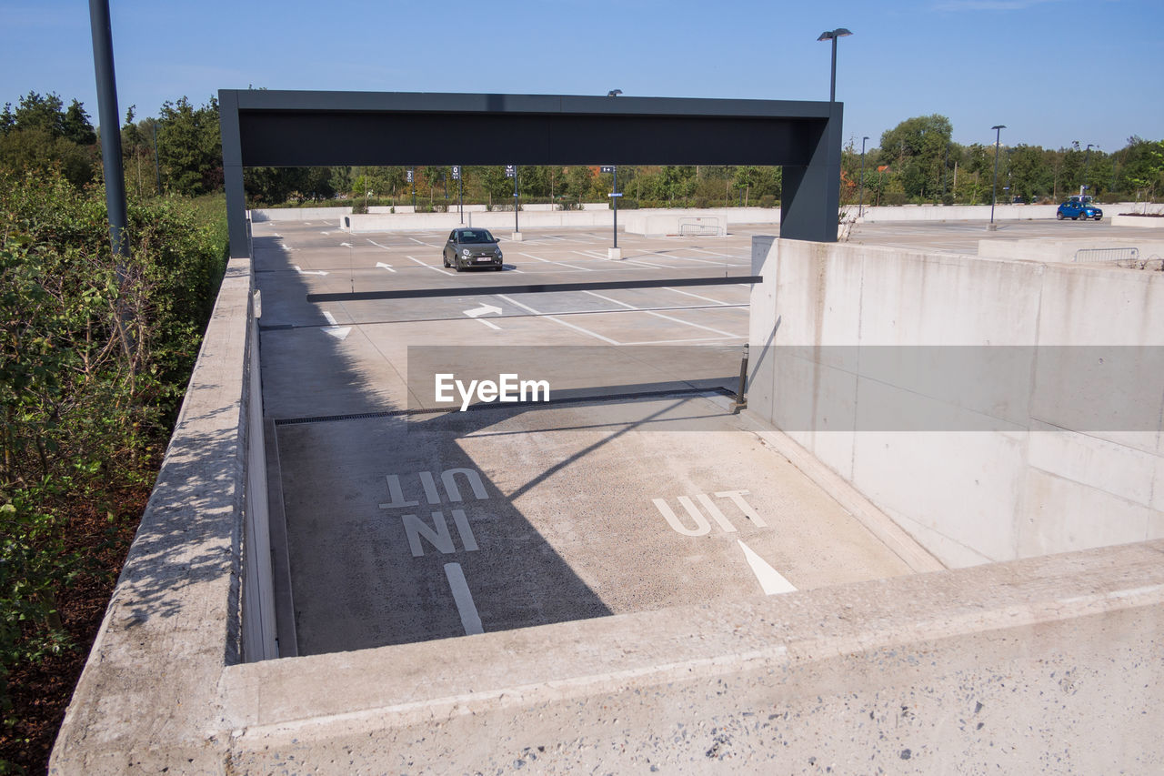 VIEW OF EMPTY ROAD