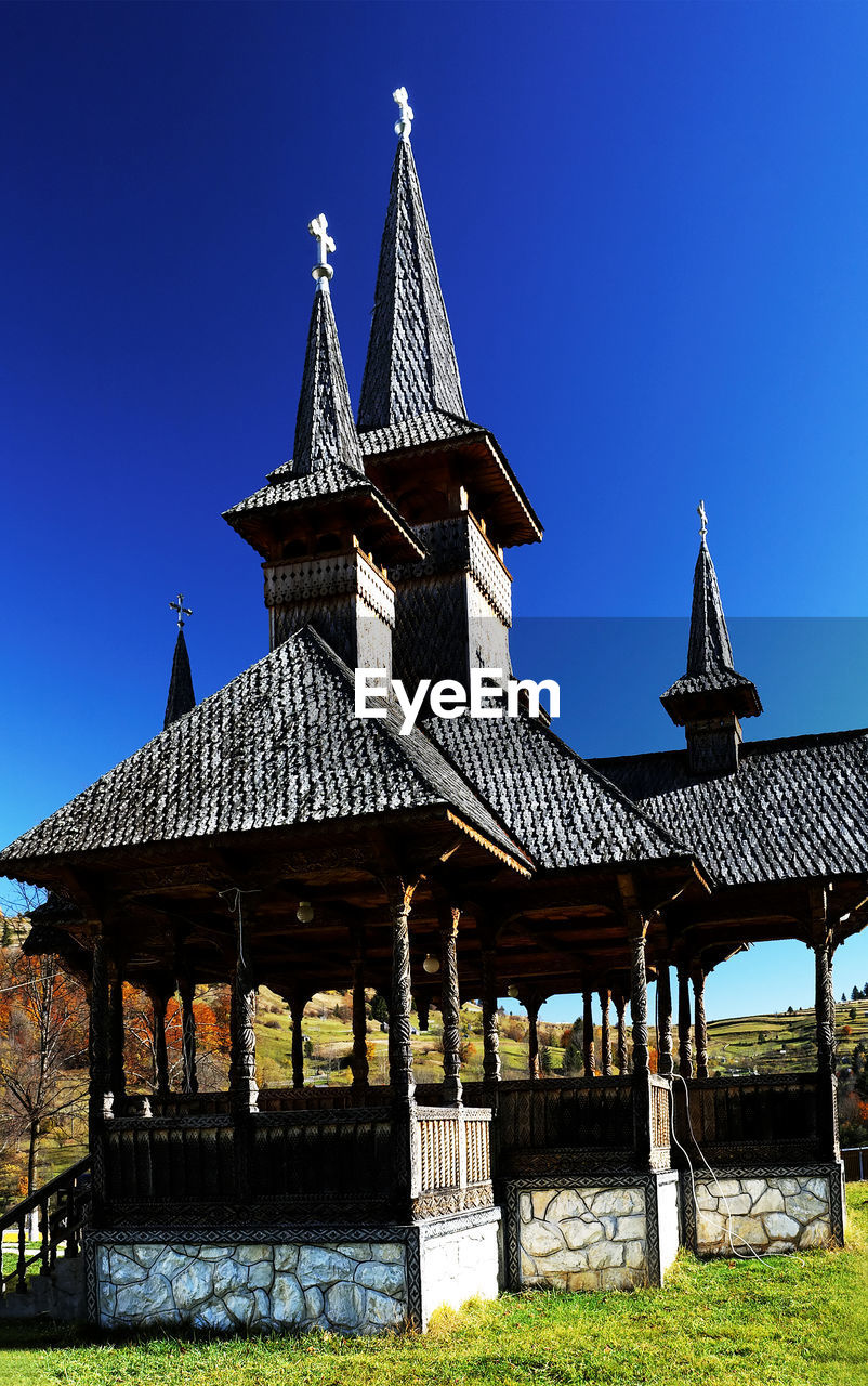 LOW ANGLE VIEW OF TEMPLE AGAINST CLEAR SKY