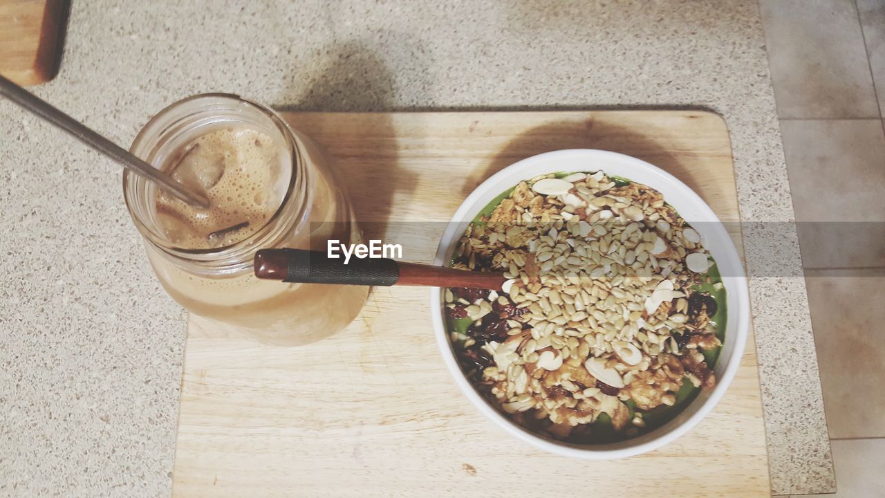 DIRECTLY ABOVE SHOT OF BOWL OF FOOD ON TABLE