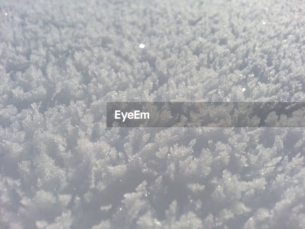 FULL FRAME SHOT OF SNOW COVERED LAND