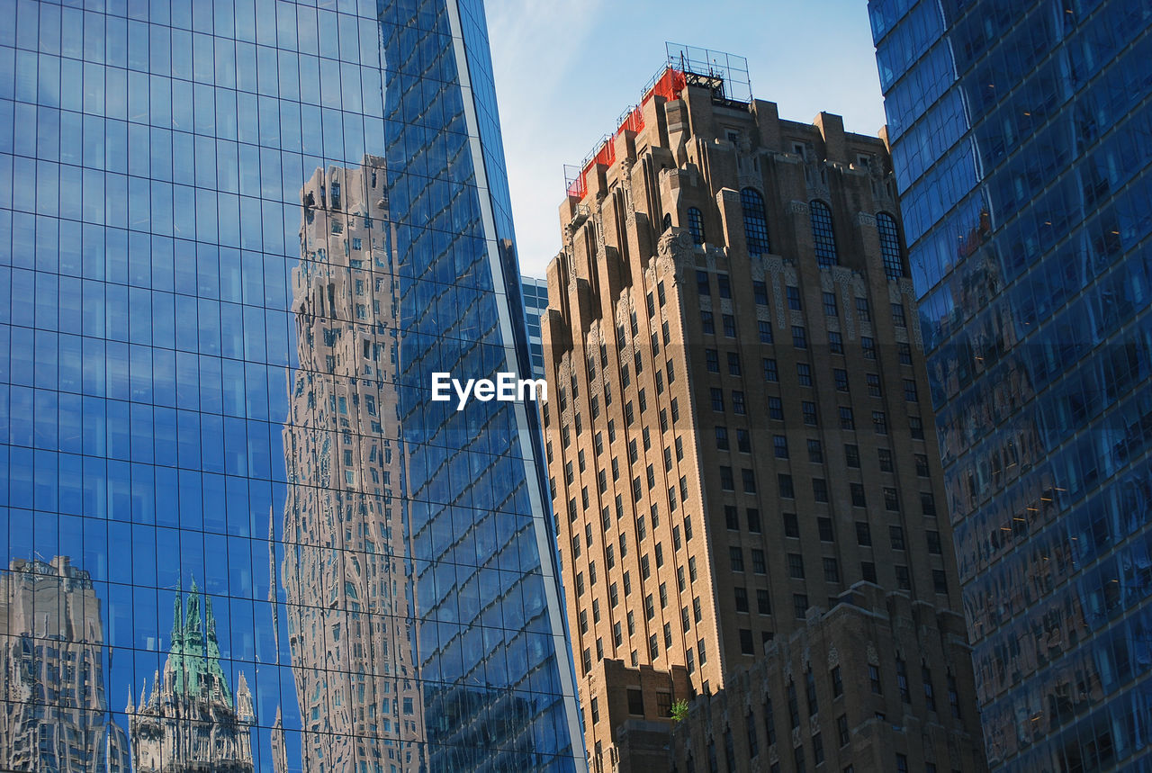 LOW ANGLE VIEW OF MODERN BUILDINGS IN CITY AGAINST SKY