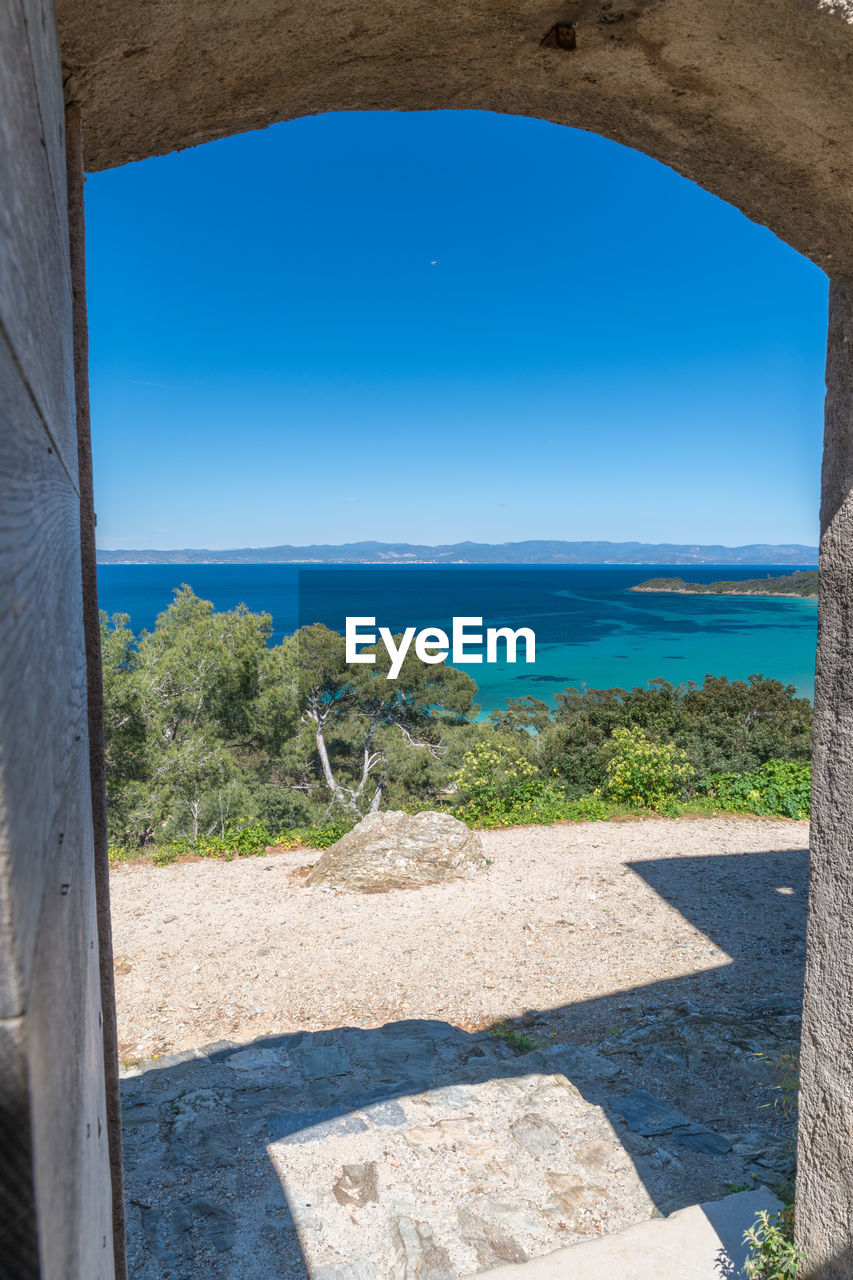 SCENIC VIEW OF SEA AGAINST CLEAR BLUE SKY SEEN THROUGH OPEN