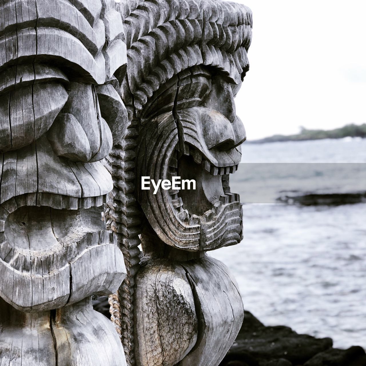 CLOSE-UP OF BUDDHA STATUE AGAINST WATER