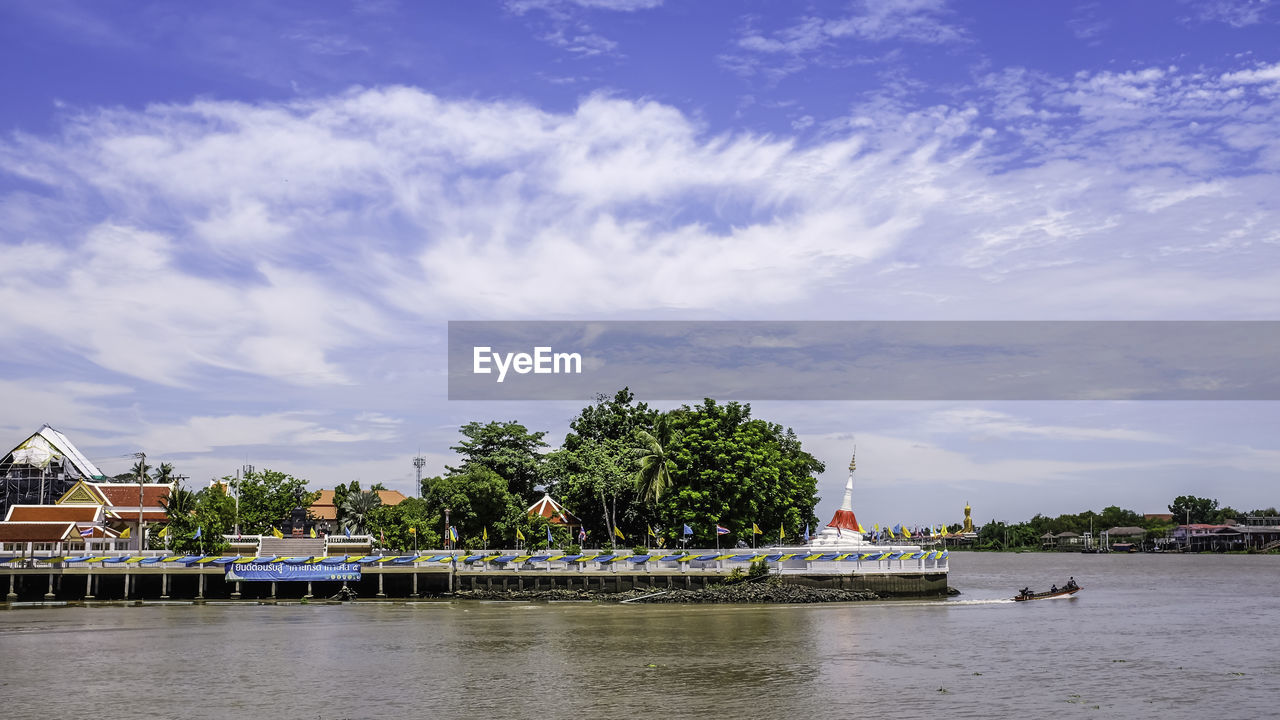 VIEW OF BUILDINGS AGAINST CLOUDY SKY