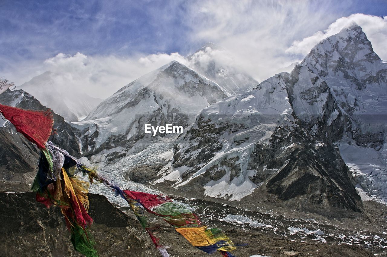 Scenic view of mt everest from kala patthar