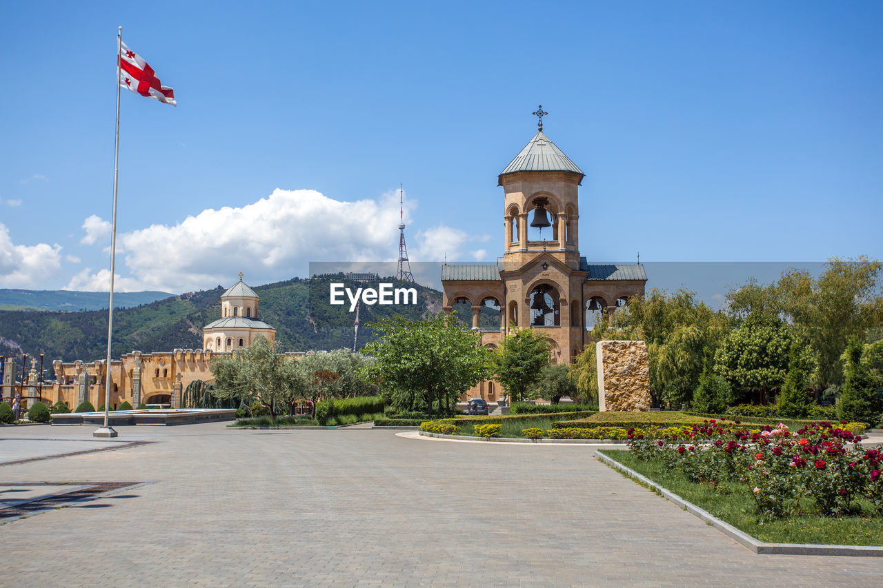 VIEW OF MOSQUE AGAINST SKY