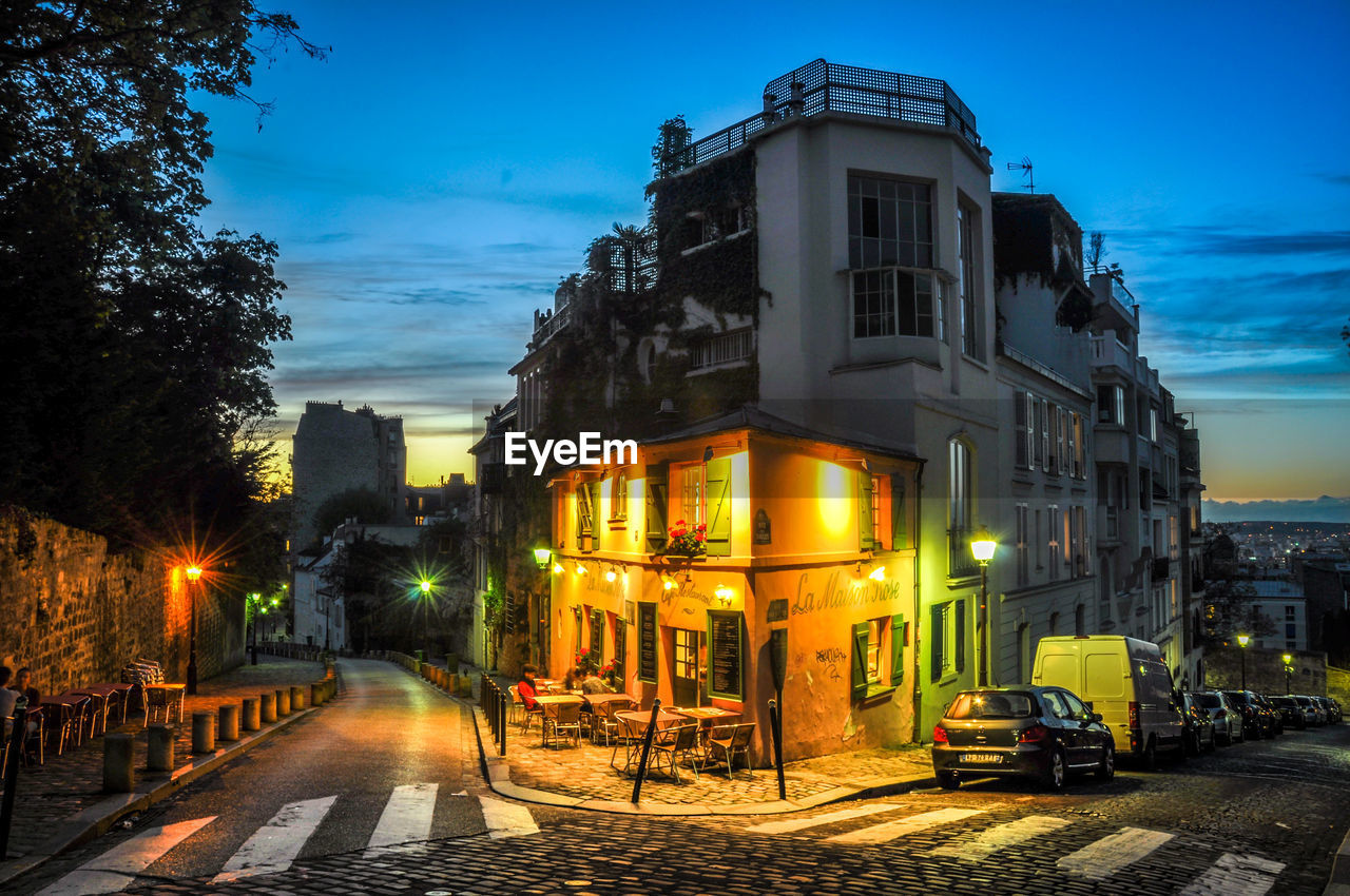 VIEW OF ILLUMINATED STREET LIGHTS IN CITY