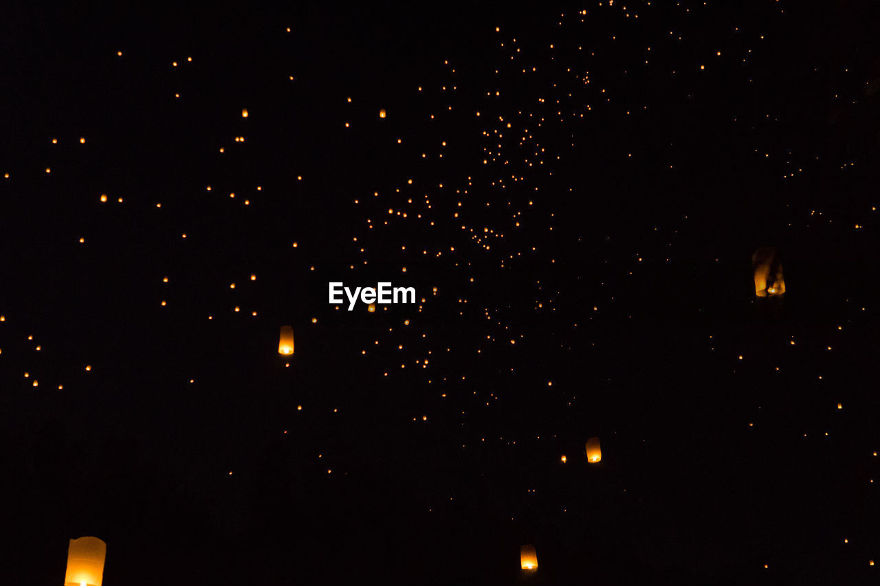 LOW ANGLE VIEW OF ILLUMINATED STAR FIELD AGAINST SKY AT NIGHT