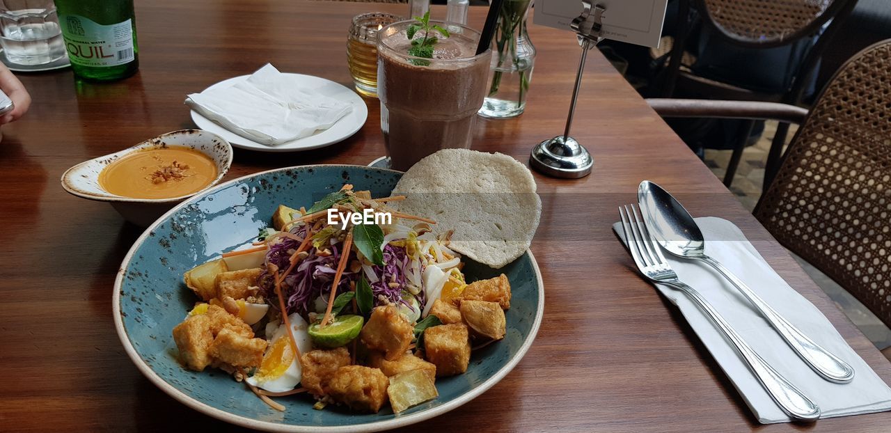 HIGH ANGLE VIEW OF MEAL SERVED ON TABLE